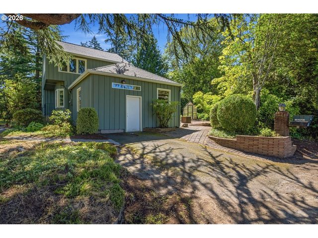 6434 Sw BRUGGER St, Portland, OR 97219