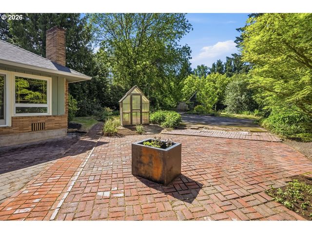6434 Sw BRUGGER St, Portland, OR 97219