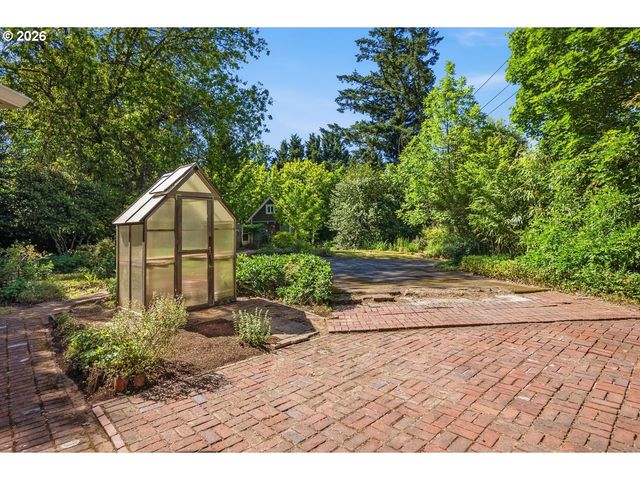 6434 Sw BRUGGER St, Portland, OR 97219