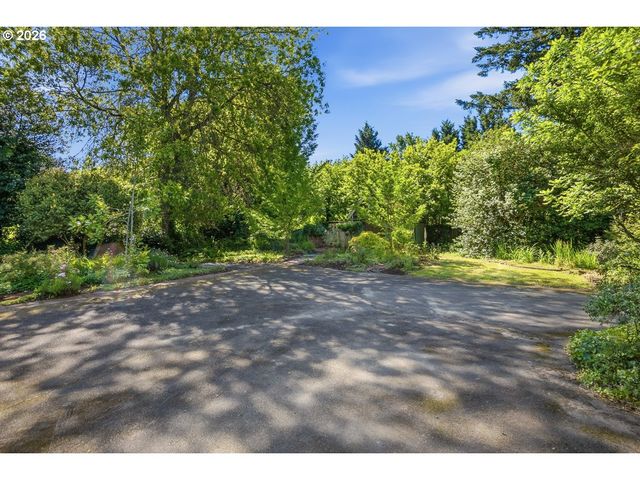 6434 Sw BRUGGER St, Portland, OR 97219