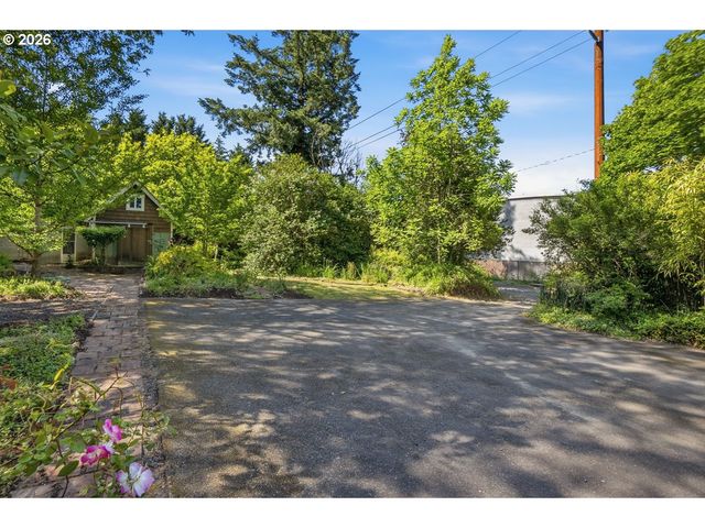 6434 Sw BRUGGER St, Portland, OR 97219