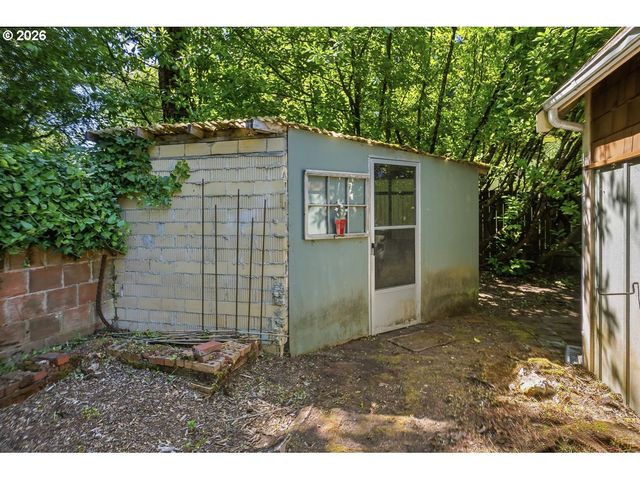 6434 Sw BRUGGER St, Portland, OR 97219