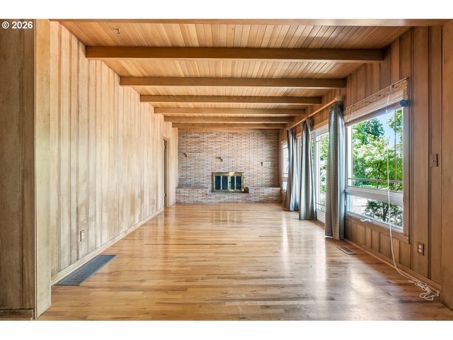 6434 Sw BRUGGER St, Portland, OR 97219
