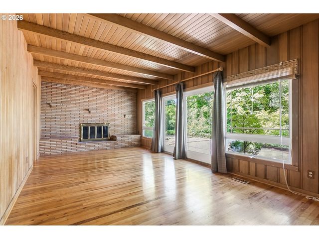 6434 Sw BRUGGER St, Portland, OR 97219