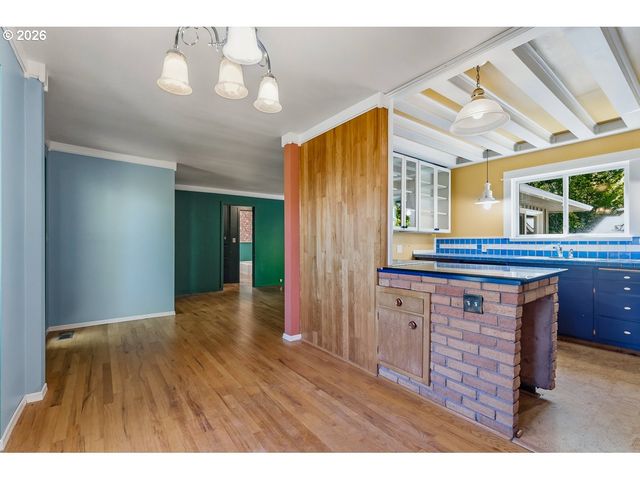 6434 Sw BRUGGER St, Portland, OR 97219