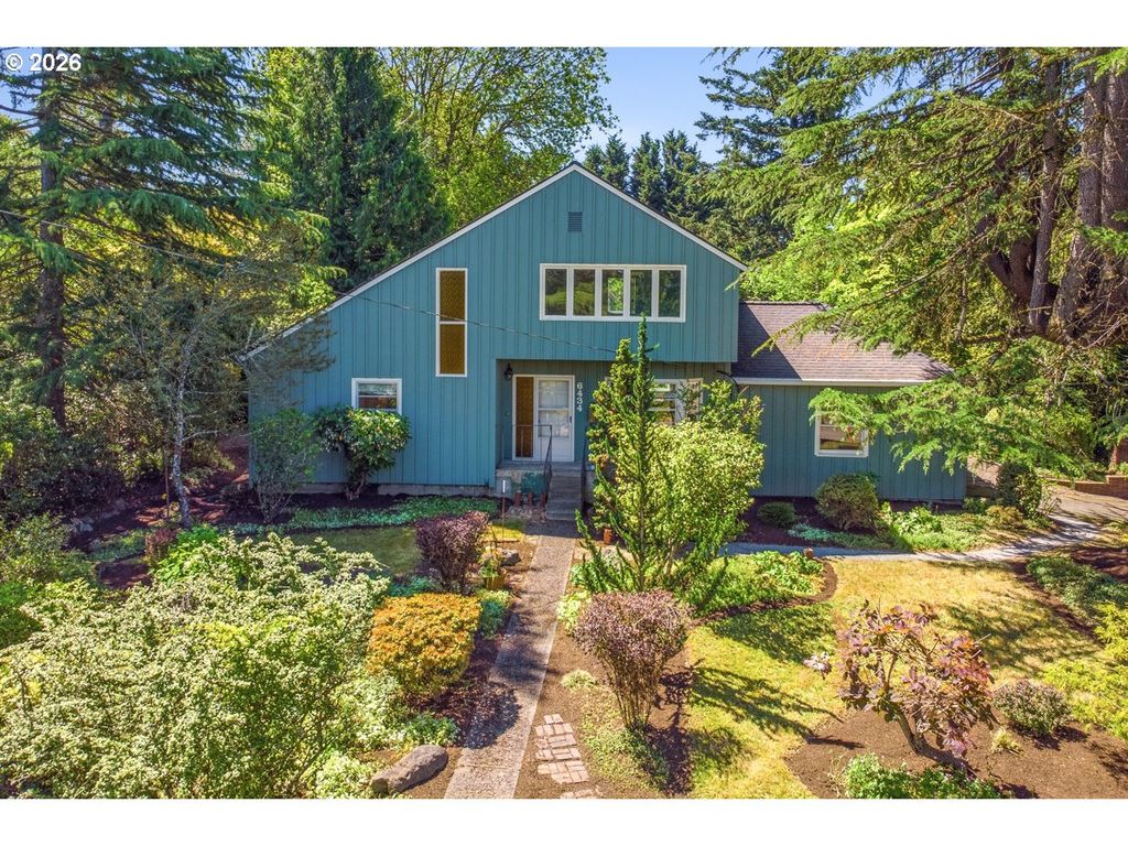 6434 Sw BRUGGER St, Portland, OR 97219