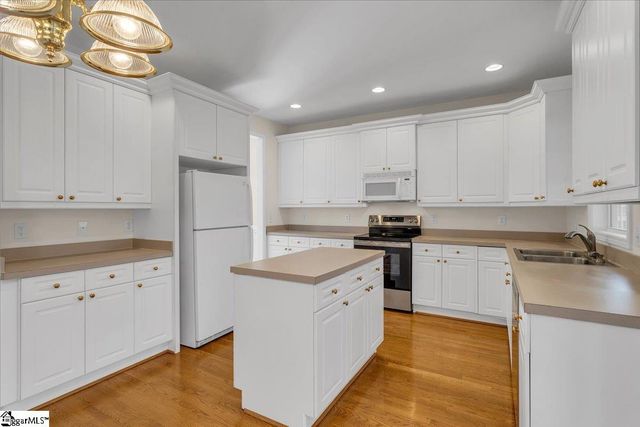 1105 Farming Creek Drive, Simpsonville, SC 29680