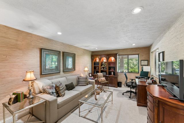 4550 E Bannister Road, Springfield, MO 65809
