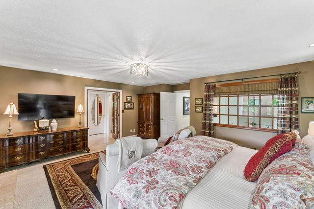 4550 E Bannister Road, Springfield, MO 65809