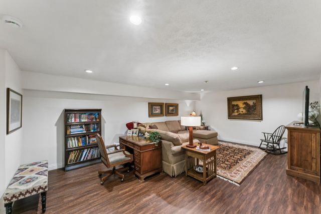 4550 E Bannister Road, Springfield, MO 65809