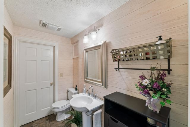 4550 E Bannister Road, Springfield, MO 65809