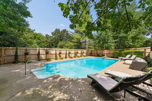 4550 E Bannister Road, Springfield, MO 65809