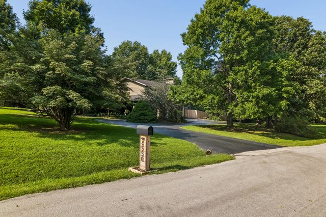 4550 E Bannister Road, Springfield, MO 65809