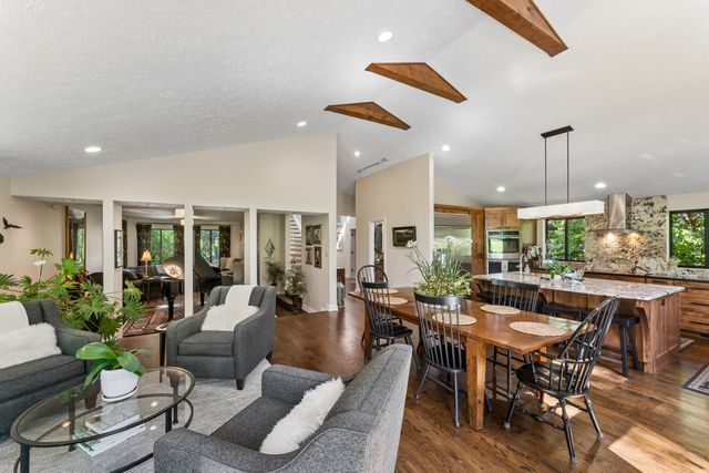 4550 E Bannister Road, Springfield, MO 65809