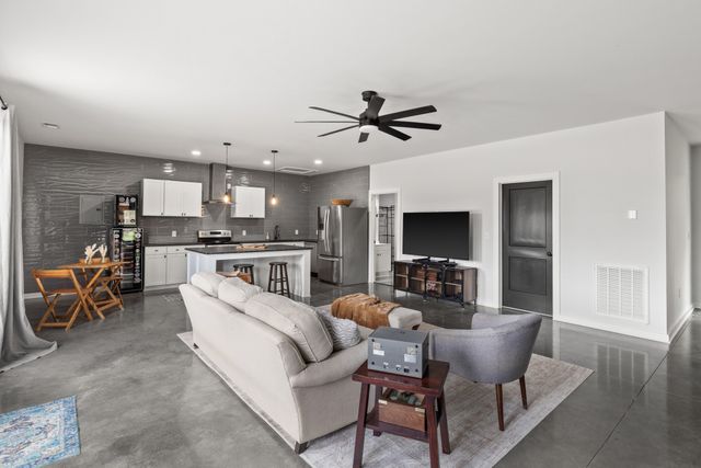 7909 Bill Moss Rd, White House, TN 37188