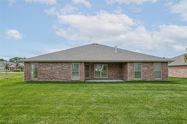1643 N 156th Street, Basehor, KS 66007