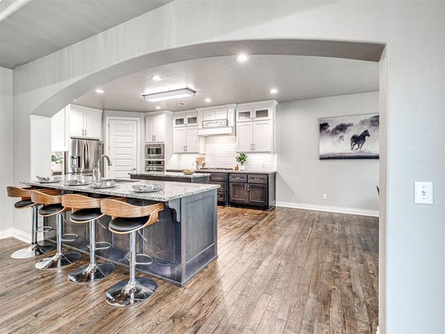 1065 Villas Creek Drive, Edmond, OK 73003