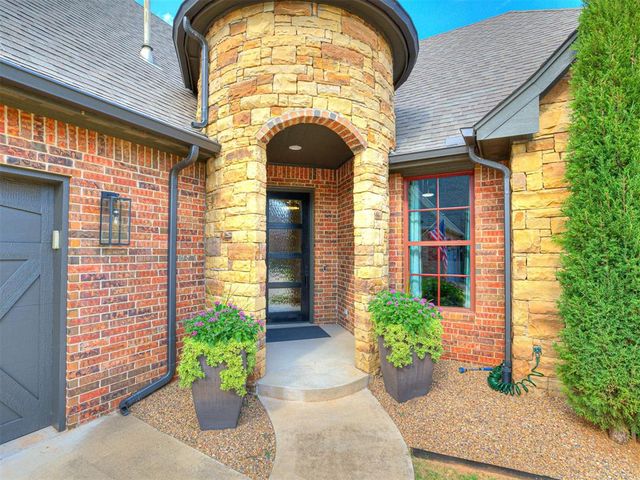 1065 Villas Creek Drive, Edmond, OK 73003