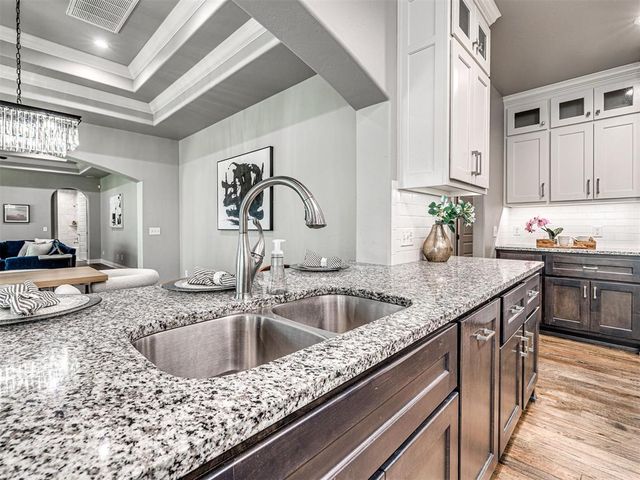 1065 Villas Creek Drive, Edmond, OK 73003