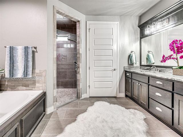 1065 Villas Creek Drive, Edmond, OK 73003