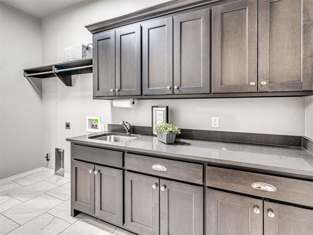 1065 Villas Creek Drive, Edmond, OK 73003