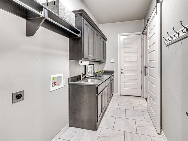 1065 Villas Creek Drive, Edmond, OK 73003