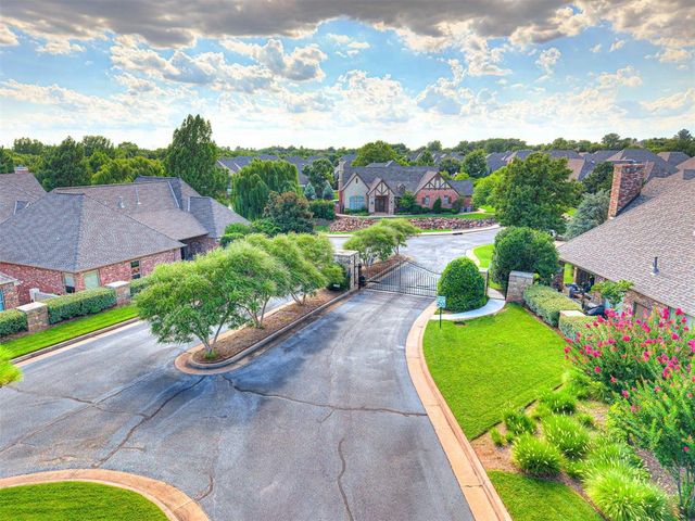 1065 Villas Creek Drive, Edmond, OK 73003