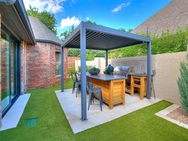 1065 Villas Creek Drive, Edmond, OK 73003