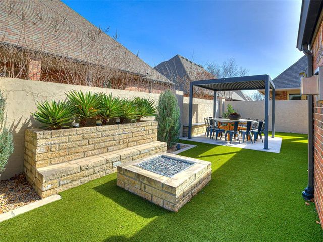 1065 Villas Creek Drive, Edmond, OK 73003