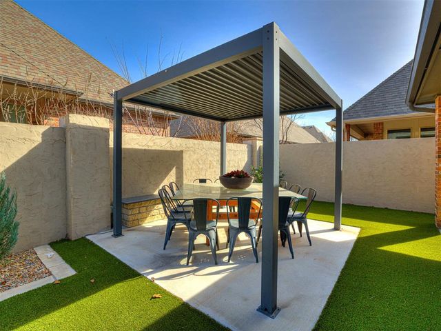 1065 Villas Creek Drive, Edmond, OK 73003