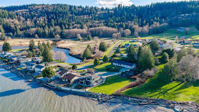 710 E Bay Front Lane, Oak Harbor, WA 98277