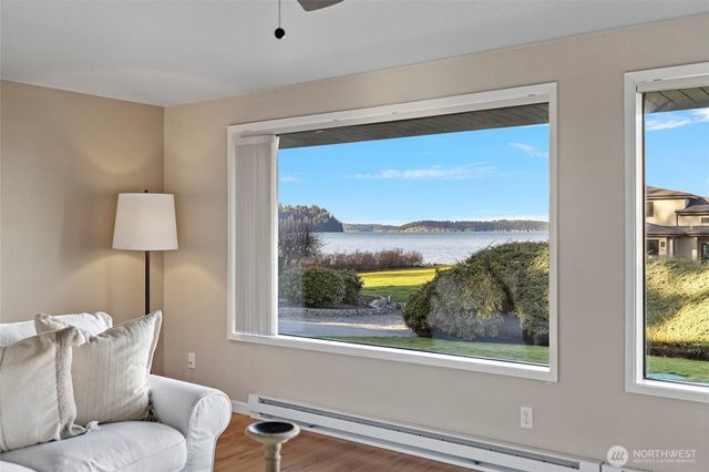 710 E Bay Front Lane, Oak Harbor, WA 98277