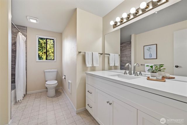 710 E Bay Front Lane, Oak Harbor, WA 98277