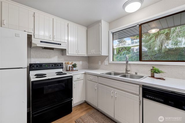 710 E Bay Front Lane, Oak Harbor, WA 98277