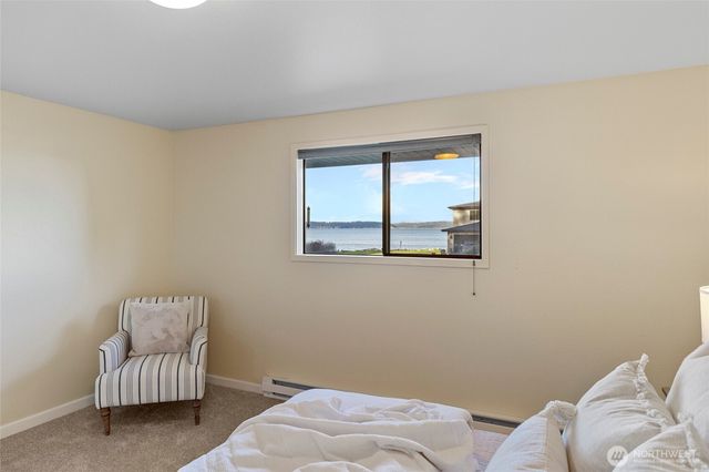 710 E Bay Front Lane, Oak Harbor, WA 98277