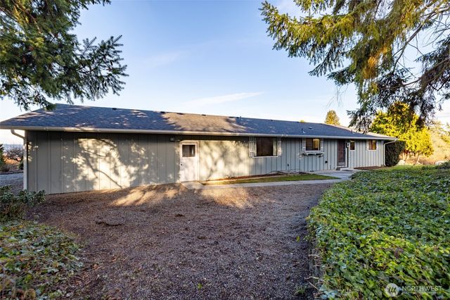 710 E Bay Front Lane, Oak Harbor, WA 98277