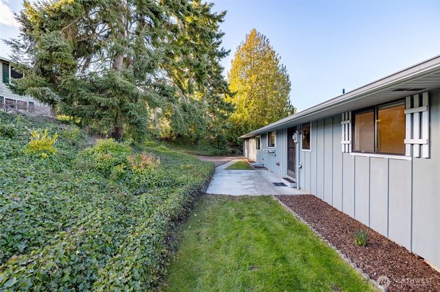 710 E Bay Front Lane, Oak Harbor, WA 98277