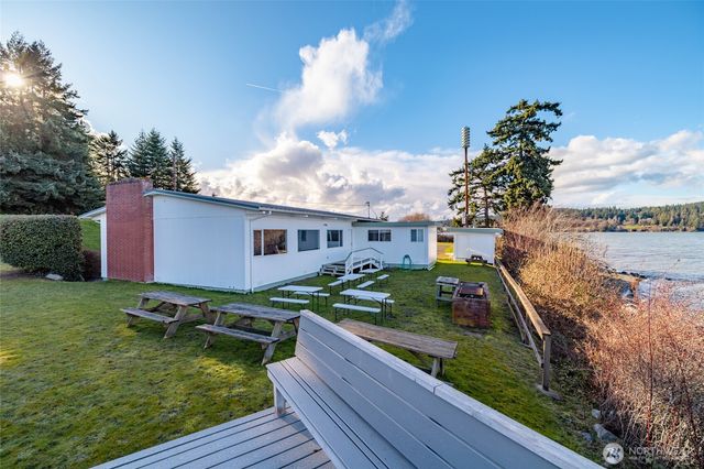 710 E Bay Front Lane, Oak Harbor, WA 98277