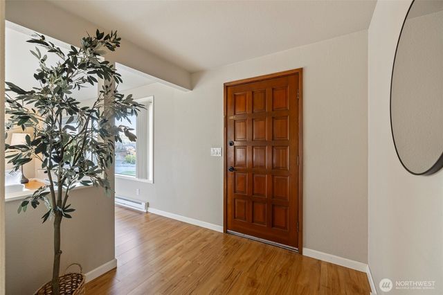 710 E Bay Front Lane, Oak Harbor, WA 98277