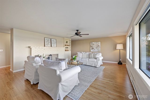 710 E Bay Front Lane, Oak Harbor, WA 98277