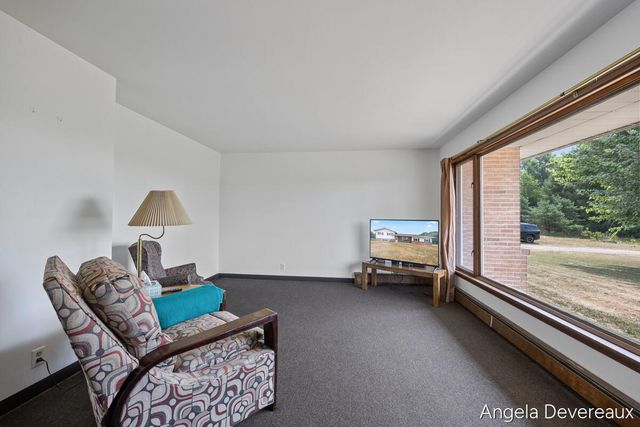 2637 17 Mile Road, Kent City, MI 49330