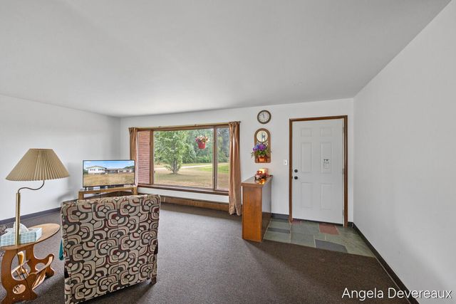 2637 17 Mile Road, Kent City, MI 49330