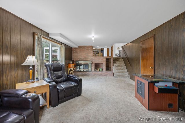 2637 17 Mile Road, Kent City, MI 49330