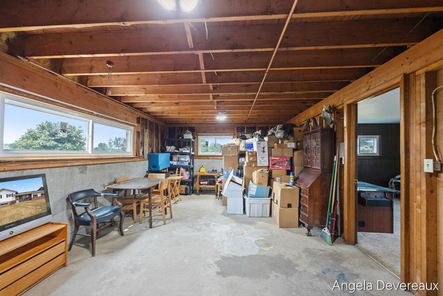 2637 17 Mile Road, Kent City, MI 49330