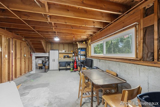 2637 17 Mile Road, Kent City, MI 49330