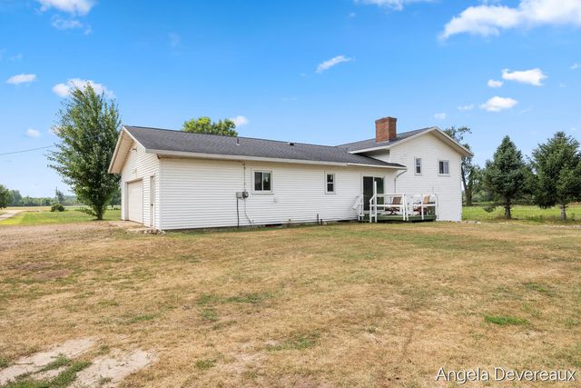 2637 17 Mile Road, Kent City, MI 49330