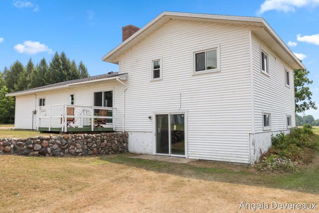2637 17 Mile Road, Kent City, MI 49330