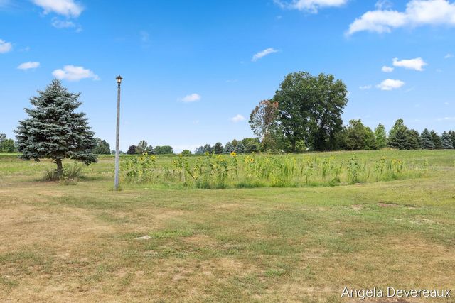 2637 17 Mile Road, Kent City, MI 49330