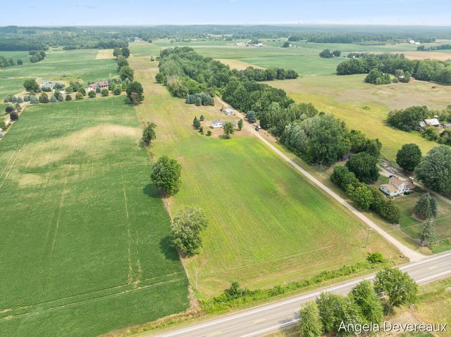 2637 17 Mile Road, Kent City, MI 49330