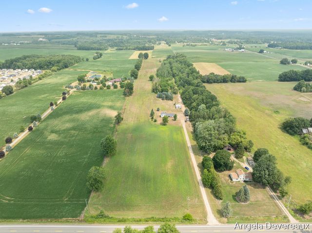 2637 17 Mile Road, Kent City, MI 49330